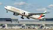 Boeing 777 -31H(ER) A6-EPD 42323 Andrzej Kosakowski